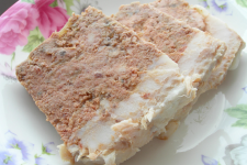  Pate vịt ăn kèm xúc xích chorizo nướng, sốt tartare